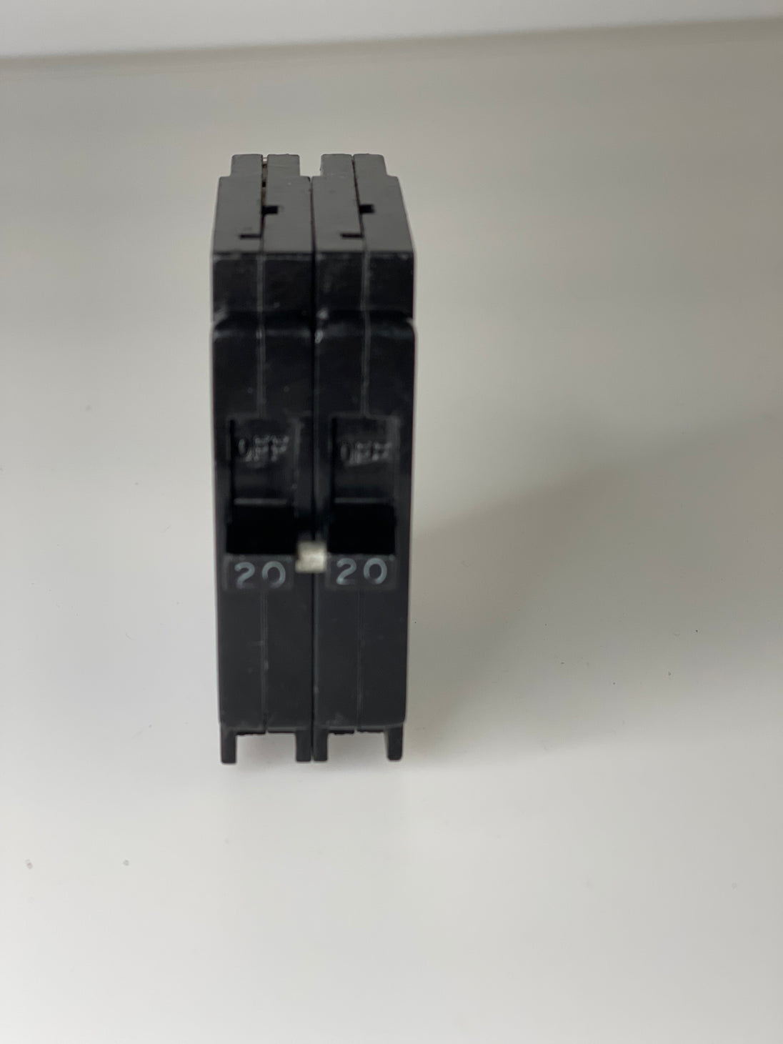 120/240V Bolt-in Circuit Breaker Siemens B220AFC 20-Amp Double Pole Arc 120/240V Bolt-in Circuit Breaker Siemens B220AFC 20-Amp Double Pole Arc